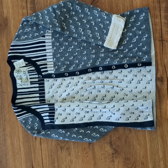 One off a kind piano musical notes cardigan - Picture 5 of 8